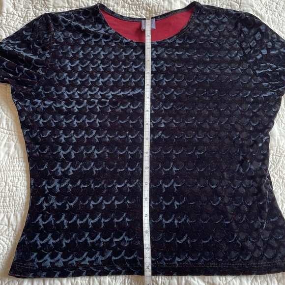 VTG black red velour scale top medium - Picture 7 of 10